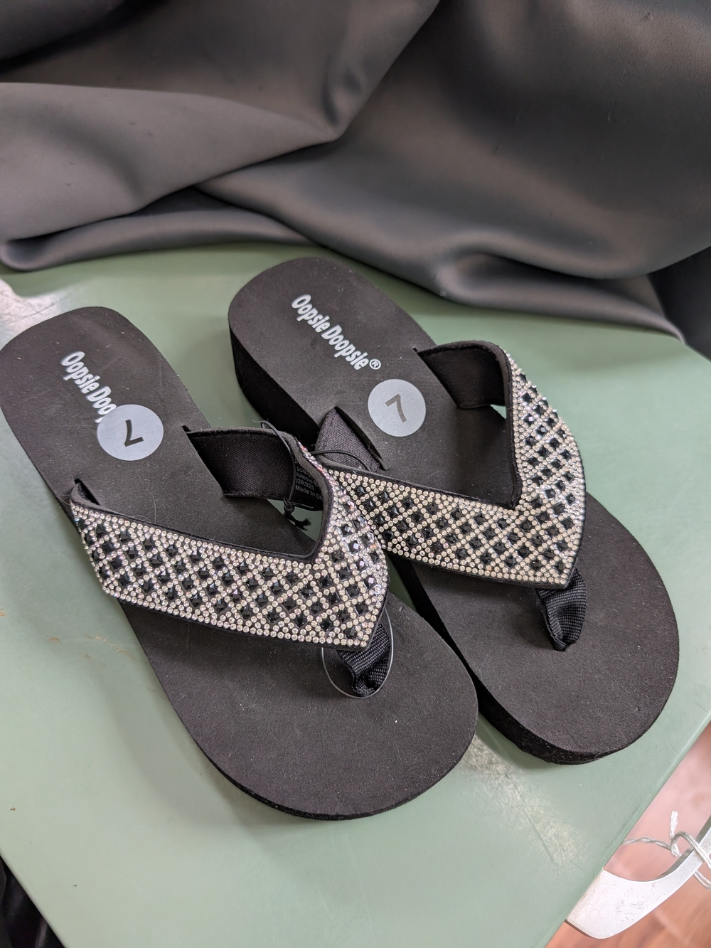 Women's Black Embellished Flip Flop Sandals SZ 7